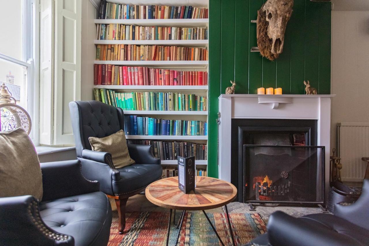 The Black Lion Hotel 리틀 월싱엄 외부 사진