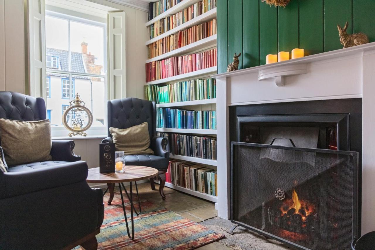 The Black Lion Hotel 리틀 월싱엄 외부 사진