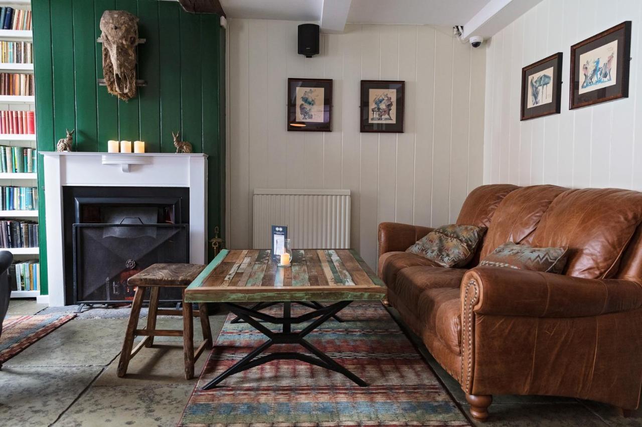 The Black Lion Hotel 리틀 월싱엄 외부 사진