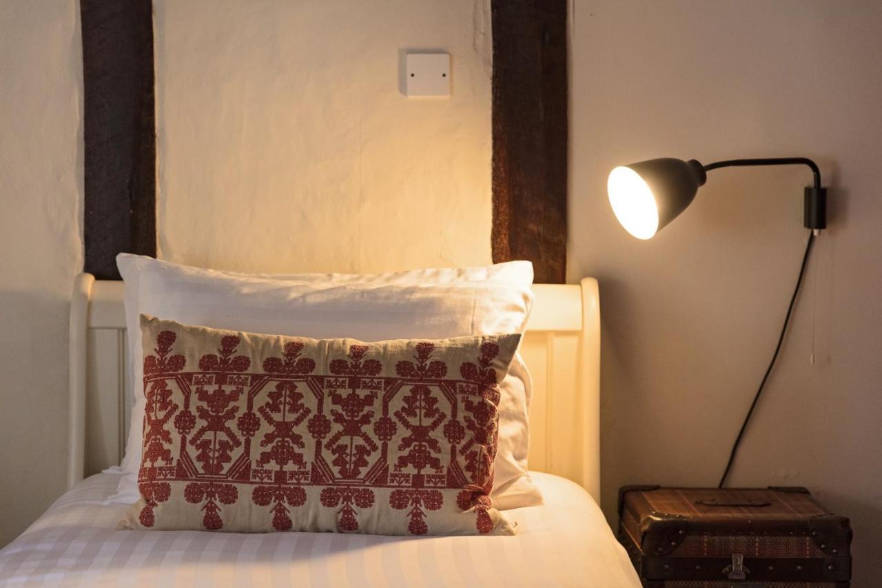 The Black Lion Hotel 리틀 월싱엄 외부 사진