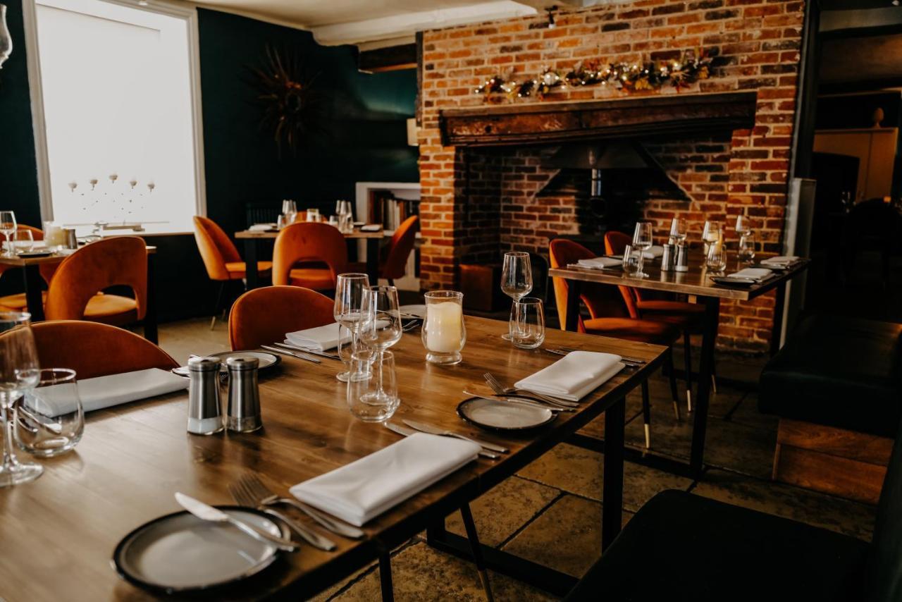The Black Lion Hotel 리틀 월싱엄 외부 사진