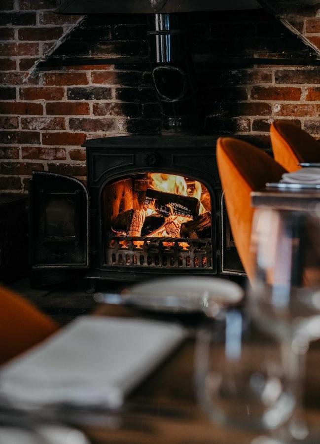 The Black Lion Hotel 리틀 월싱엄 외부 사진
